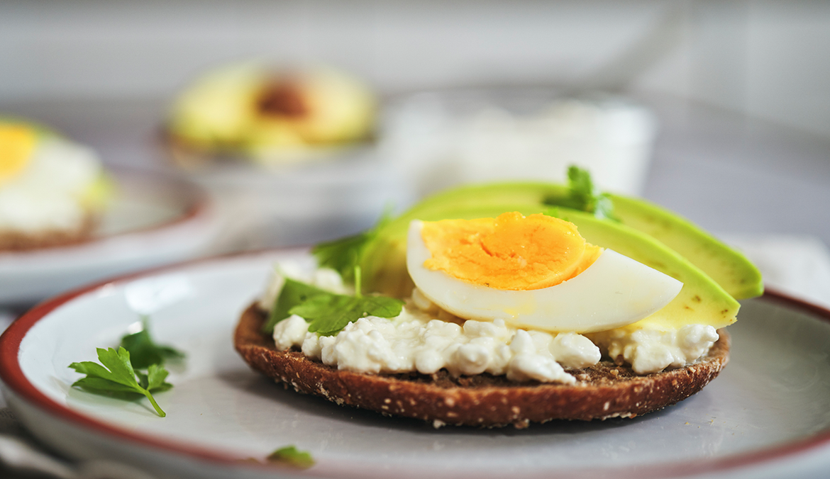 3-Ingredient Avocado and Cottage Cheese Toast: The Ultimate Post-Workout Snack.