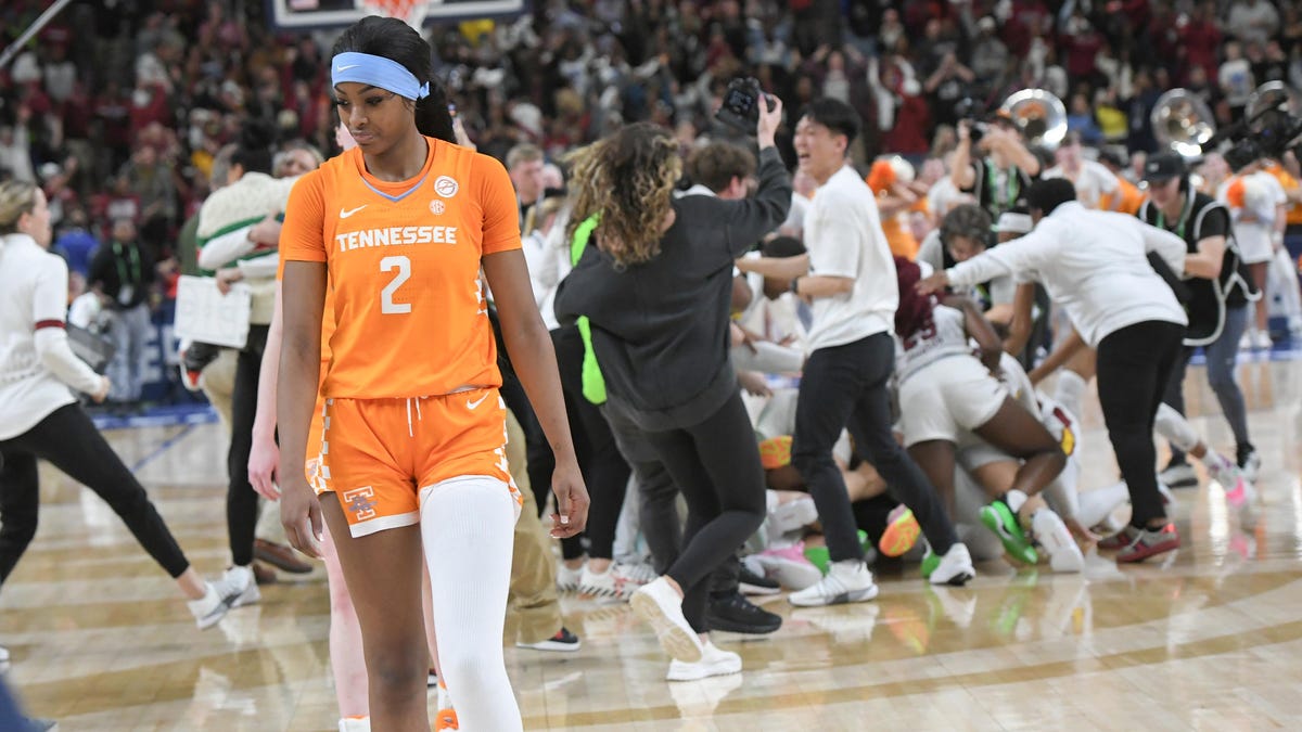 Featured image for "South Carolina's Kamilla Cardoso Seals Undefeated Streak with Buzzer-Beater Win"