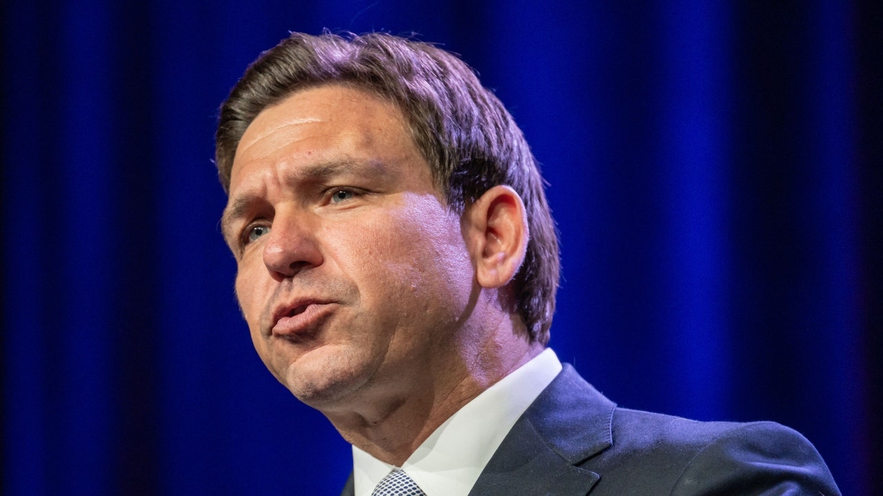 "DeSantis Considers Martha's Vineyard as Next Stop for Haitian Migrants"
