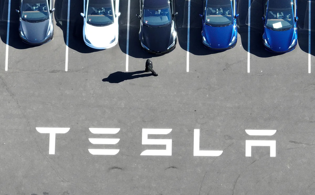 "Tesla's Q1 Delivery Miss Causes 5% Stock Tumble"