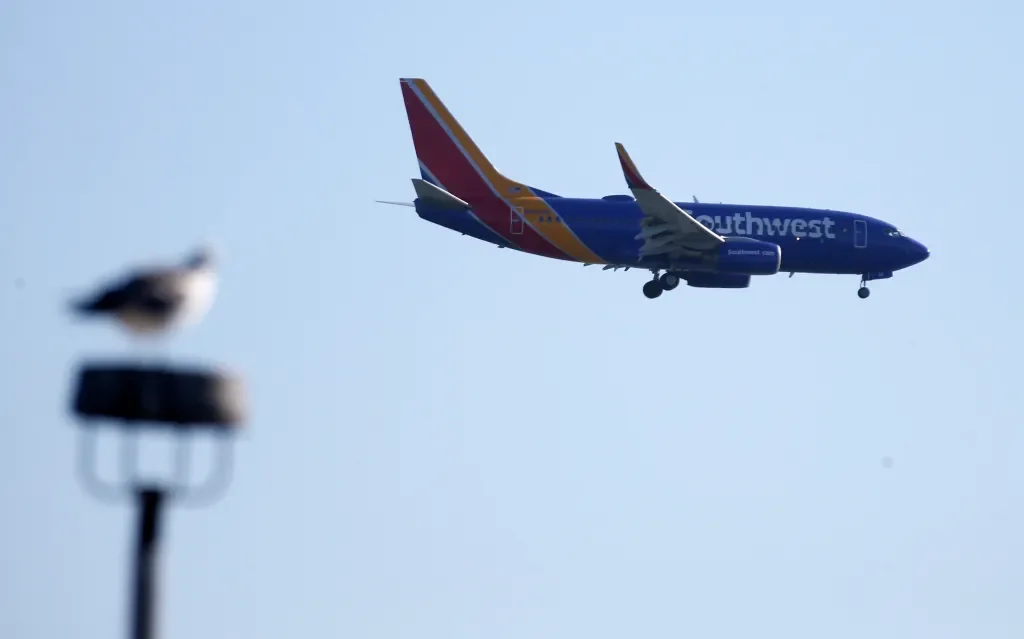 AirDropped bomb threat diverts Southwest flight to Oakland