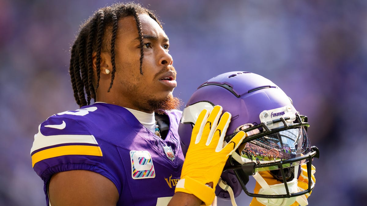 "Vikings Exercise Caution with Justin Jefferson's Hamstring Injury"