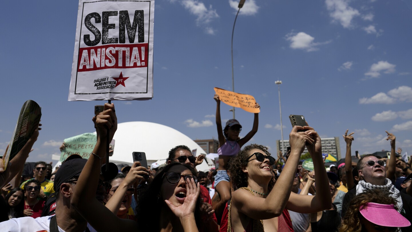 Featured image for Mass Protests in Brazil Against Bolsonaro Amnesty Bill