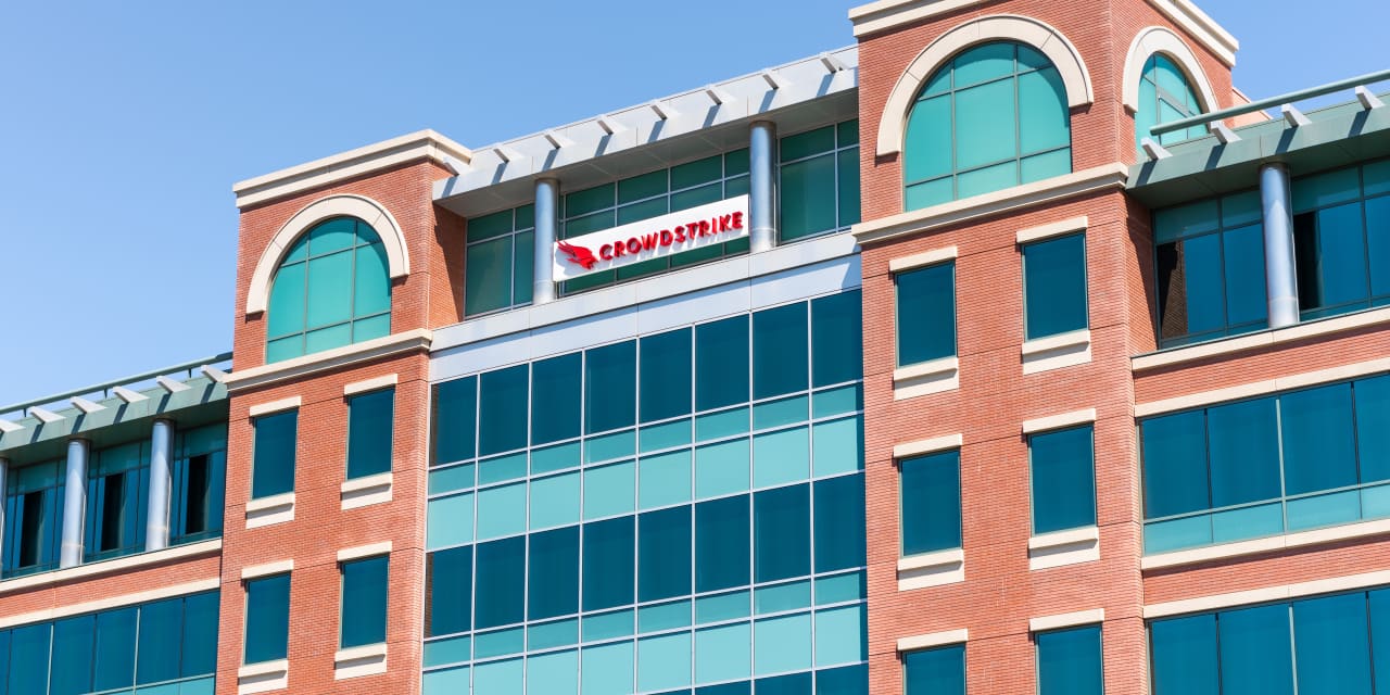 Featured image for CrowdStrike Surpasses Earnings Expectations, Boosts Forecasts