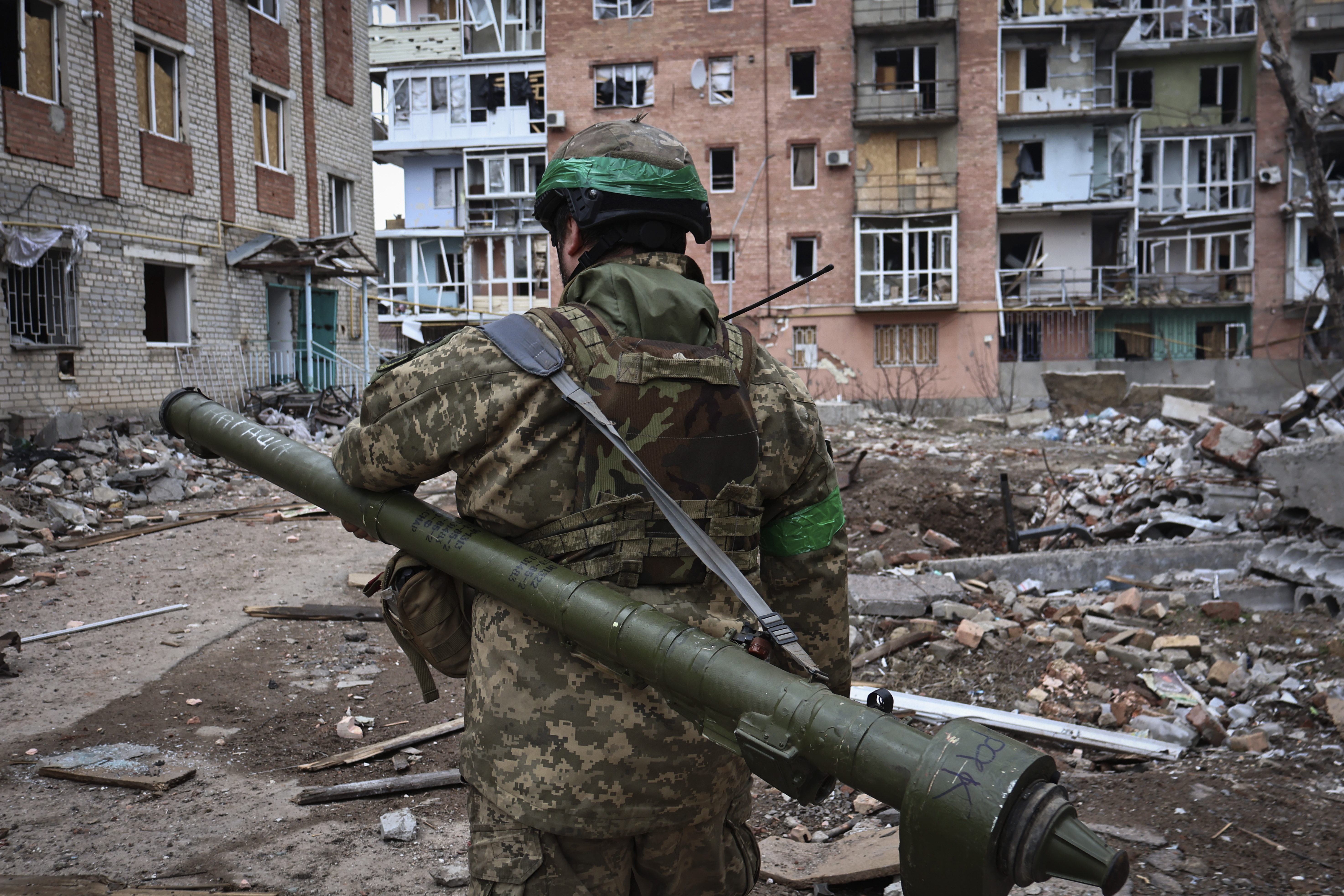 The GOP's Ukraine Problem: Ron DeSantis's Controversial Stance.