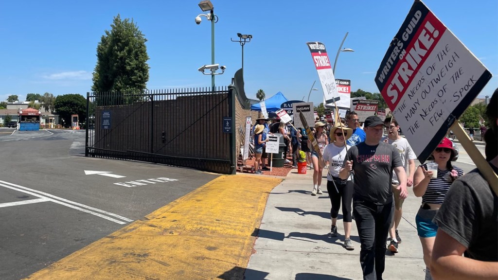 Featured image for Labor Unions Force Radford Studio Center to Allow Picketing at Main Entrance