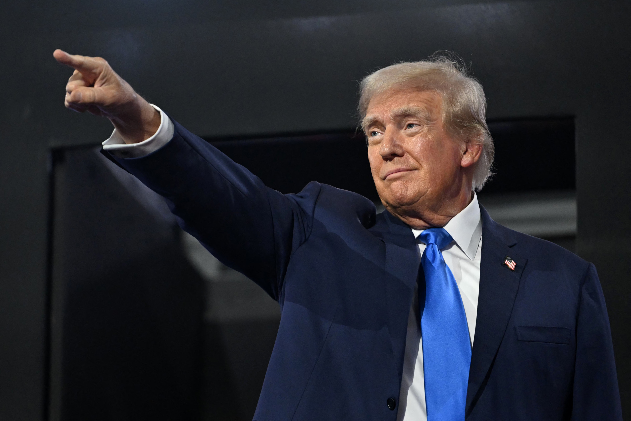 Trump Eyes Jamie Dimon for Treasury, Plans to Keep Fed Chair Powell