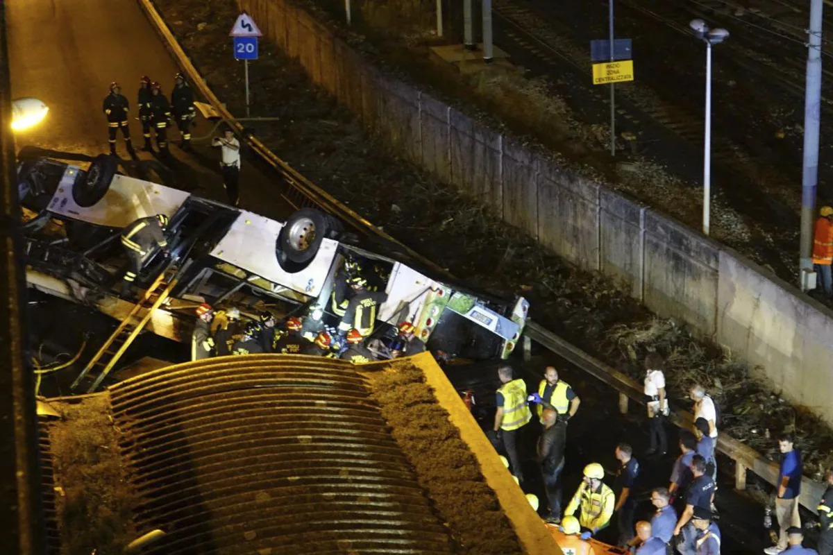 Tragedy Strikes as Venice Bus Crash Claims 21 Lives