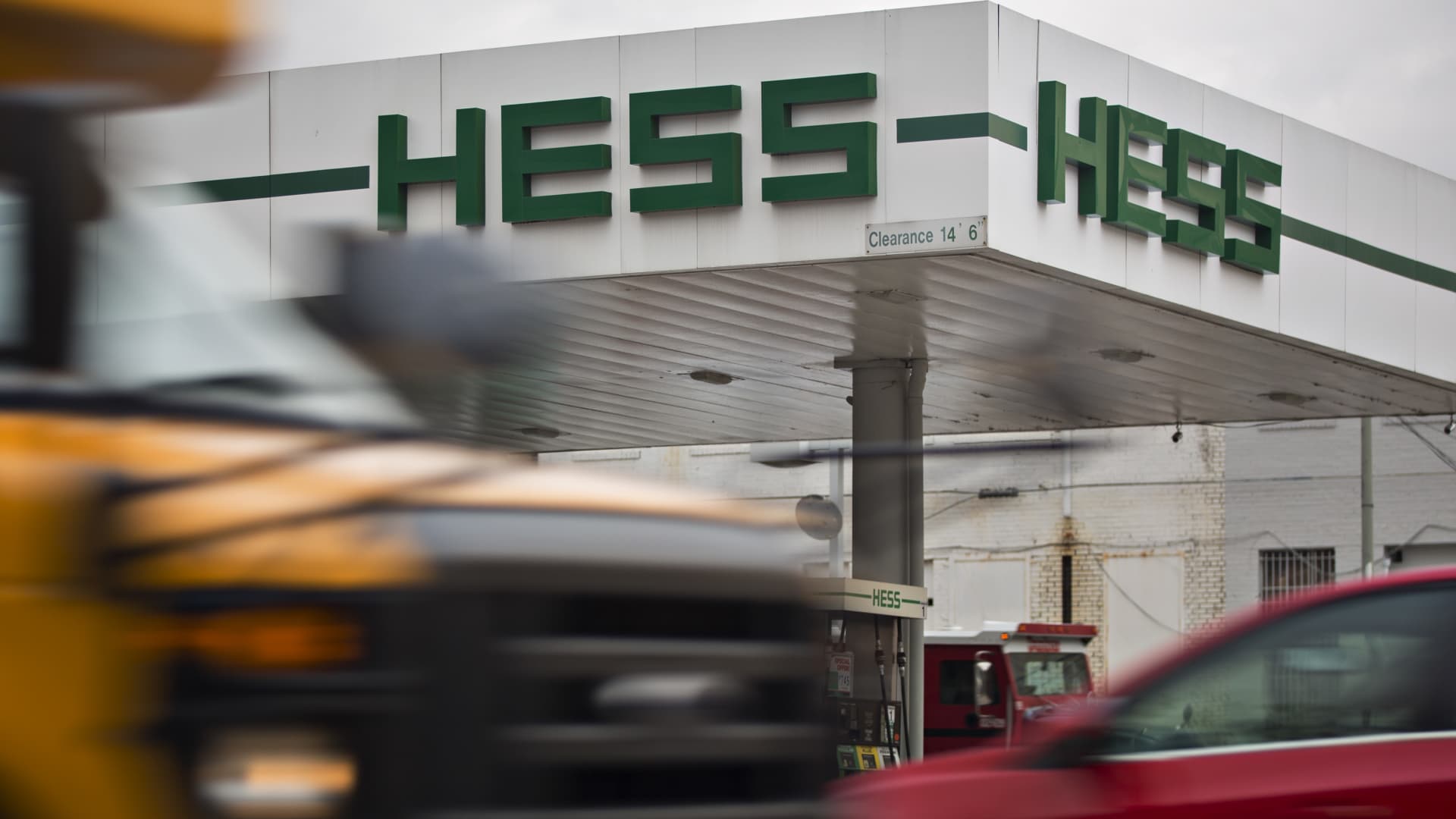 Featured image for Hess Shareholders Approve $53B Chevron Merger Amid Exxon Dispute