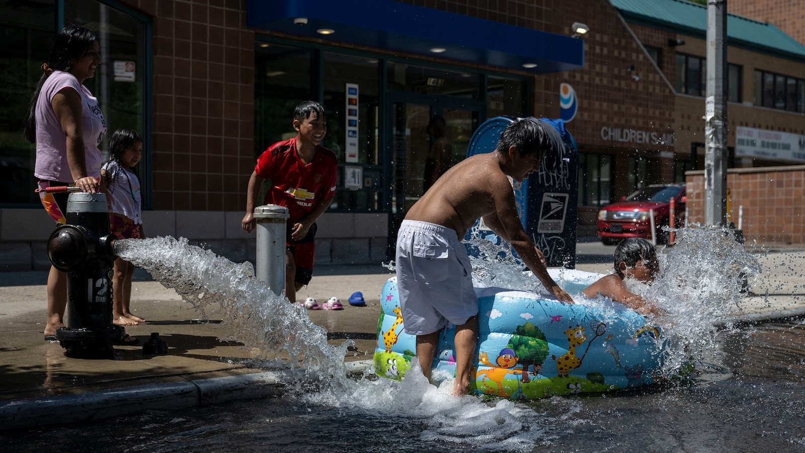 Featured image for "Record Heat Wave Engulfs U.S., Nearly Half Under Alerts"