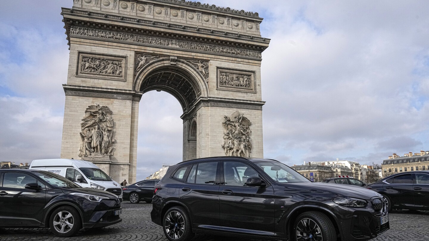 Featured image for Paris Votes to Triple Parking Fees for SUVs in Green Initiative Ahead of Olympics