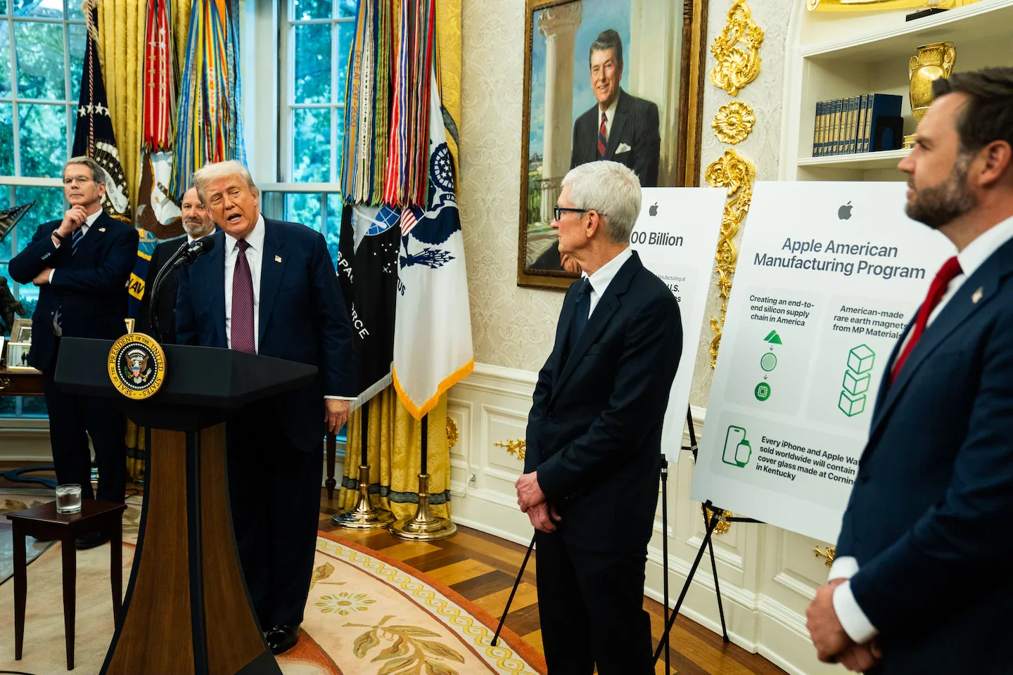 FTC Warns Apple News Over Editorial Bias in Article Selection