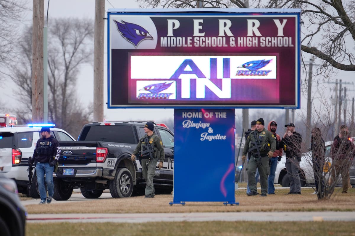"Iowa School Shooting: Remembering 'Smiley' - Principal's Heroism and Community Mourning"