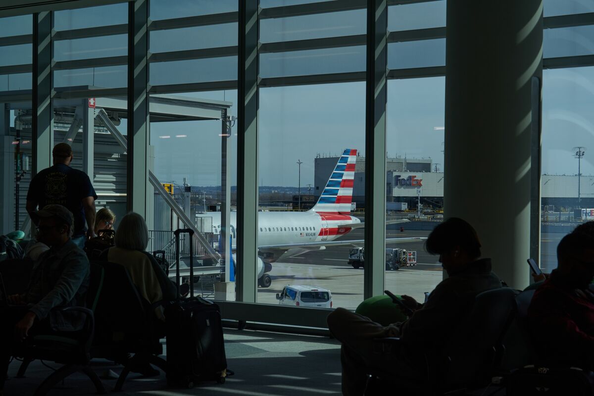 Featured image for American Airlines Pilots Report Surge in Safety Concerns