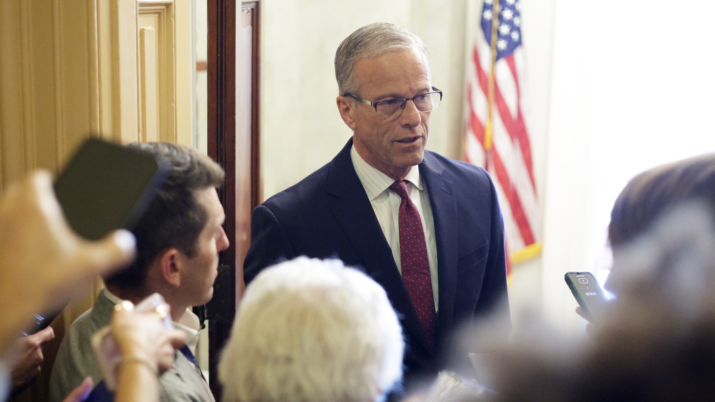 Featured image for Federal Pay Halt and Rising U.S.-Colombia Tensions