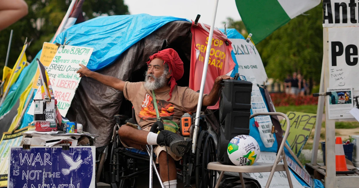 Featured image for Trump orders removal of longstanding White House peace vigil