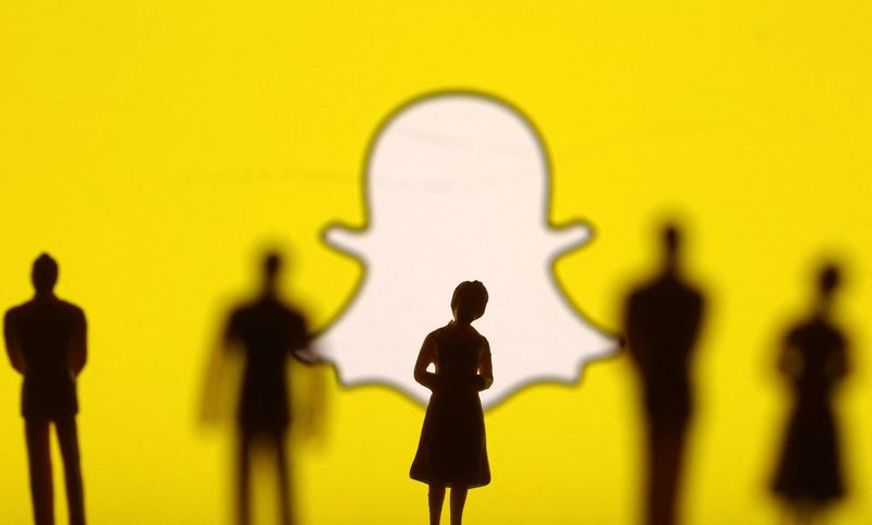 "Snap's Stock Plunges 30% on Revenue Miss and Weak Guidance Amid Middle East Conflict"