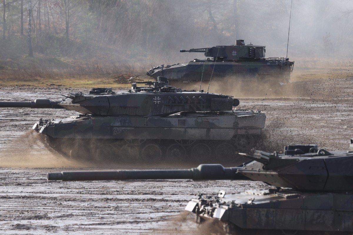 Leopard 2 Tanks Arrive in Ukraine for Counter-Offensive.