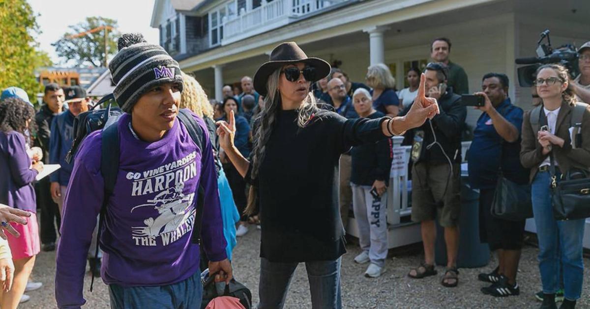 "60 Minutes Probes Migrant Flights to Martha's Vineyard by Texas and Florida"