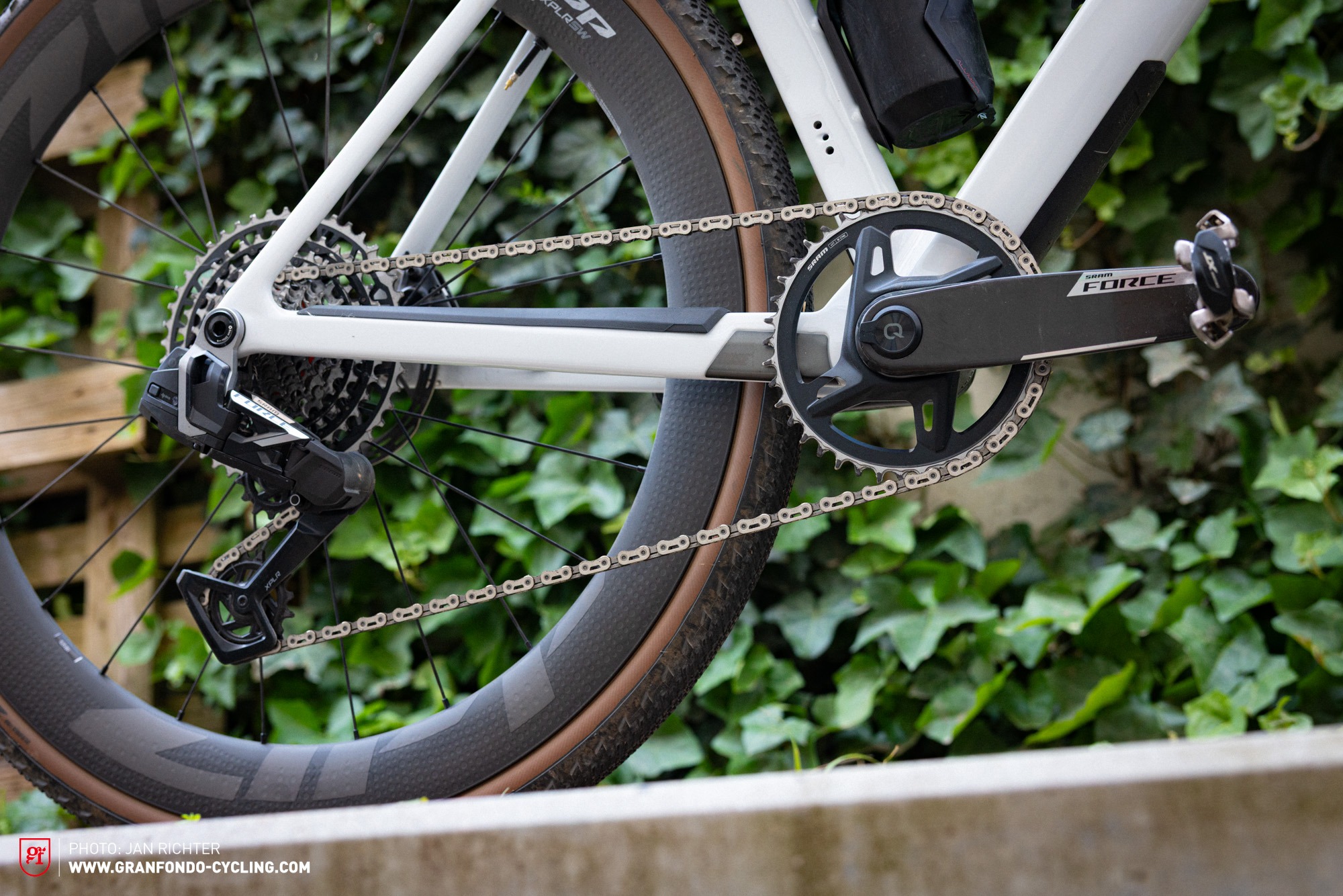 Featured image for SRAM Unveils Enhanced Force and Rival AXS Groupsets with Advanced Tech and Lighter Design