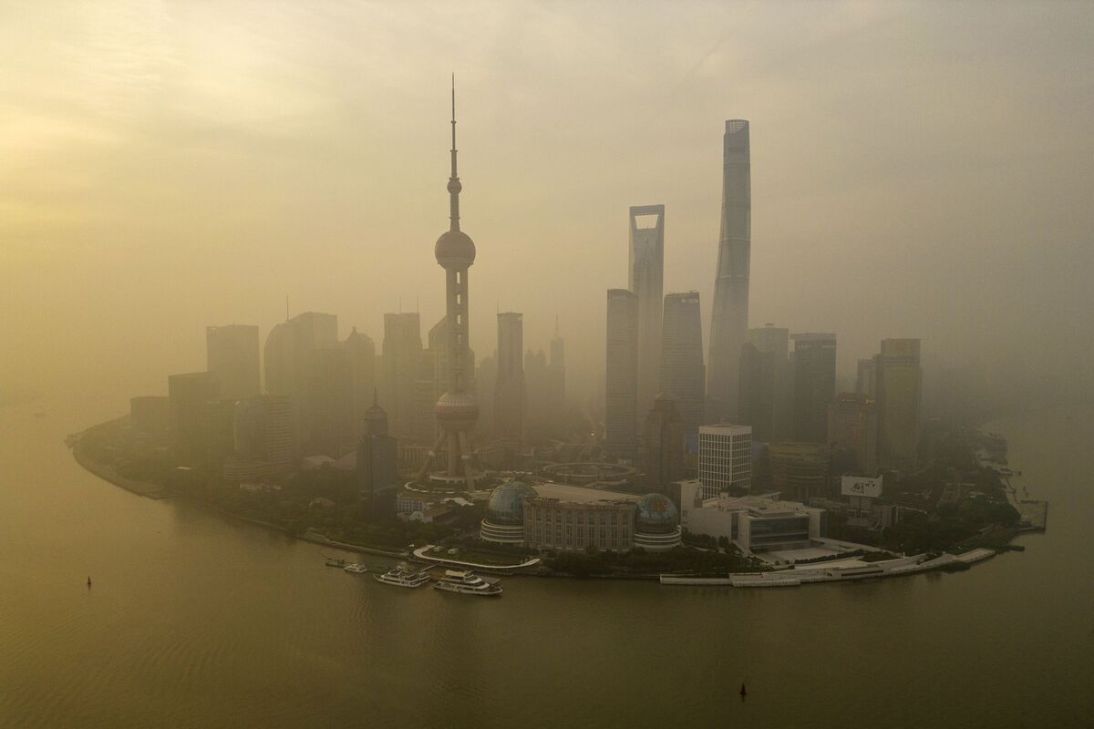 "Challenges and Contradictions: China's Economy in 2023"