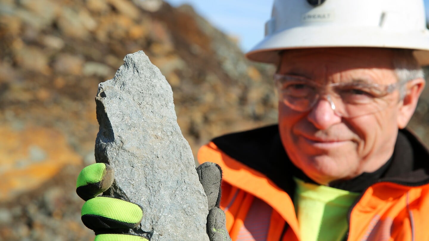 Featured image for US Reassesses Graphite Mining Amid Battery Industry Growth