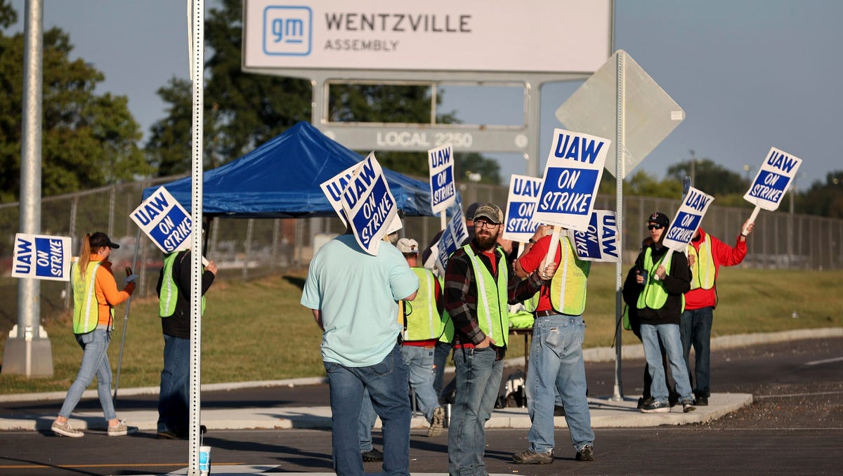 Stellantis Faces Layoffs and Challenges Amid UAW Strike