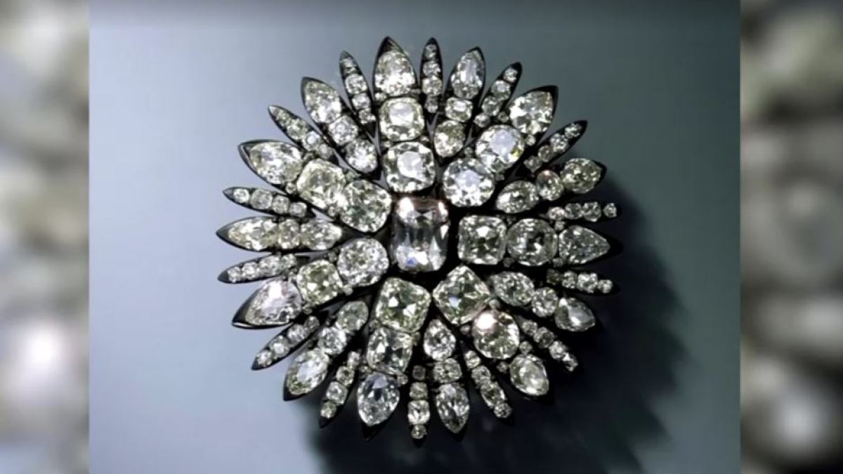 Featured image for Five men sentenced for $100 million Green Vault jewel heist in Germany.