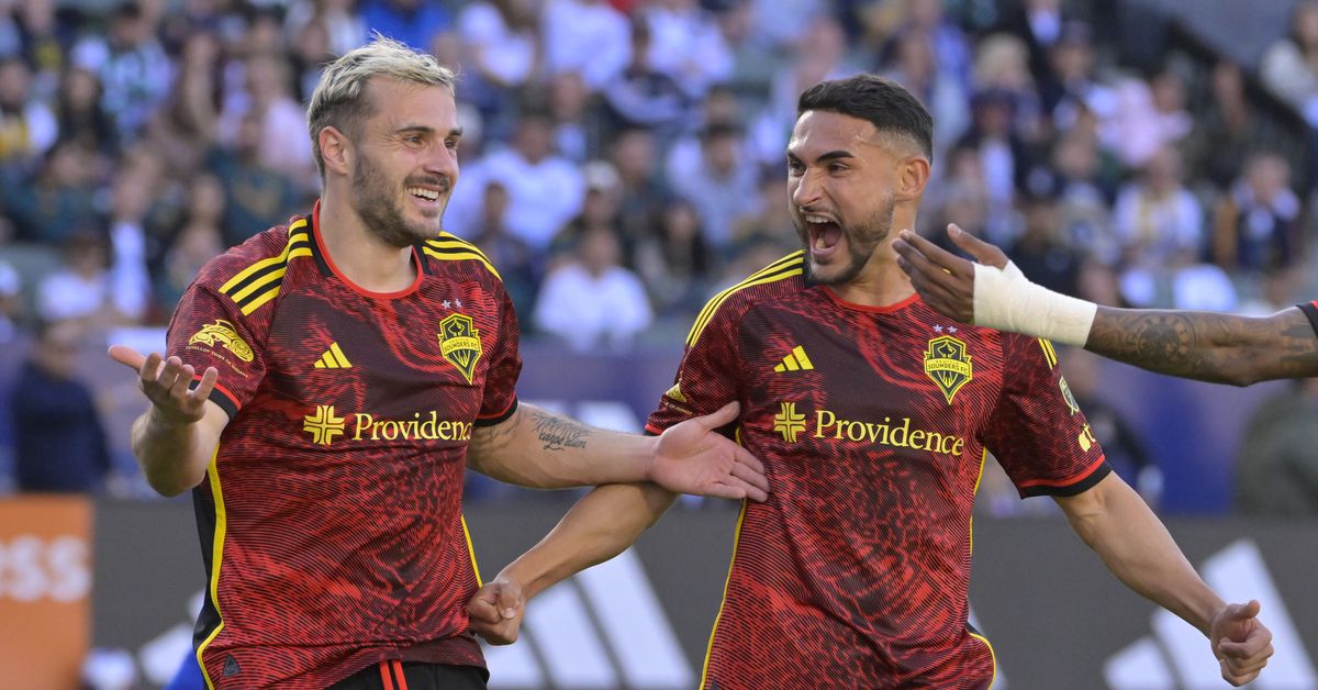 Featured image for Sounders triumph over Galaxy with controversial no-call.