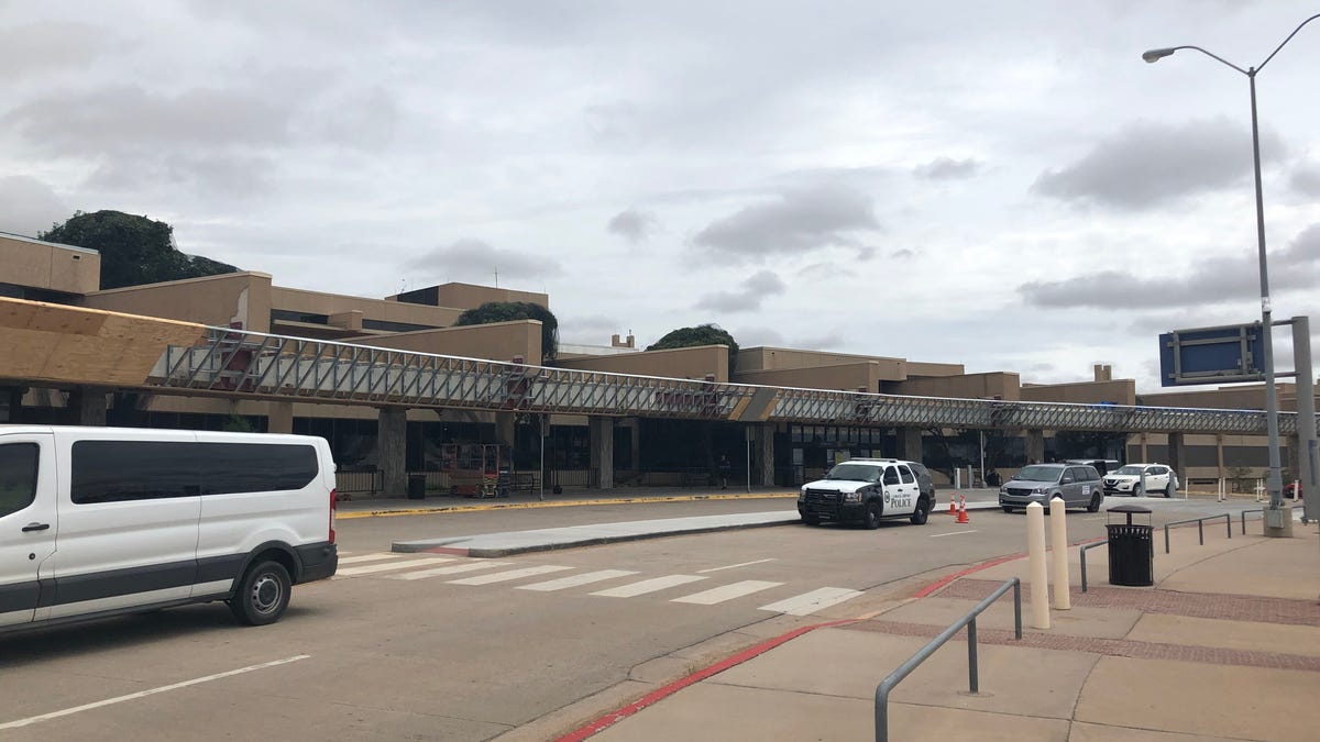 Featured image for Southwest Airlines Flight Grounded in Lubbock Due to Engine Fire