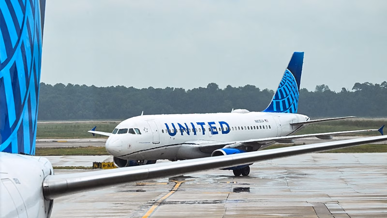 Featured image for United Airlines experiences tech outage causing widespread delays and ground stops