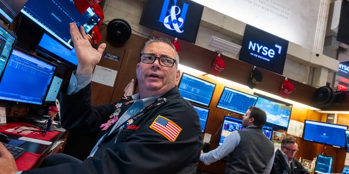 Featured image for Dow Rises as Trump Eases Trade Tensions and Earnings Loom