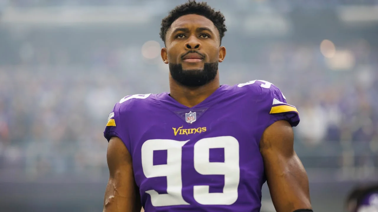 "Vikings' Danielle Hunter Fielding Trade Calls, Plans to Skip Minicamp"