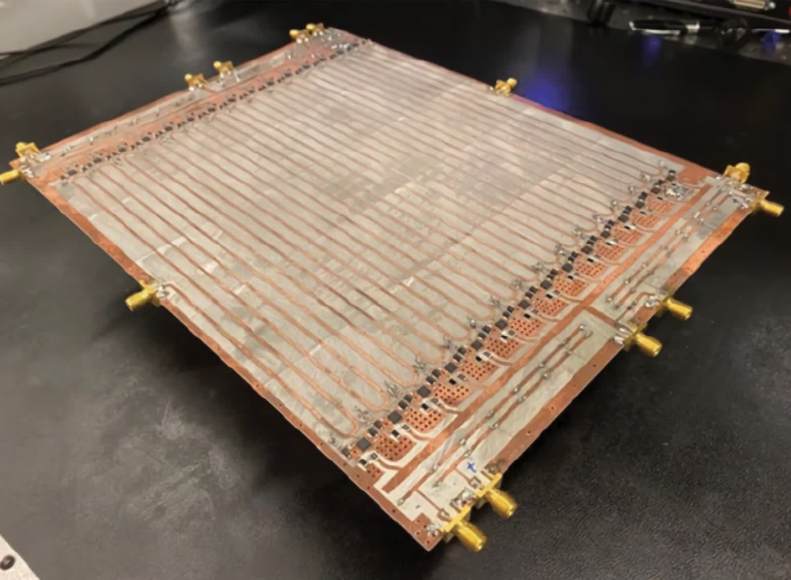 Featured image for "Scientists Develop Time-Reversing 'Mirror' for Electromagnetic Waves"