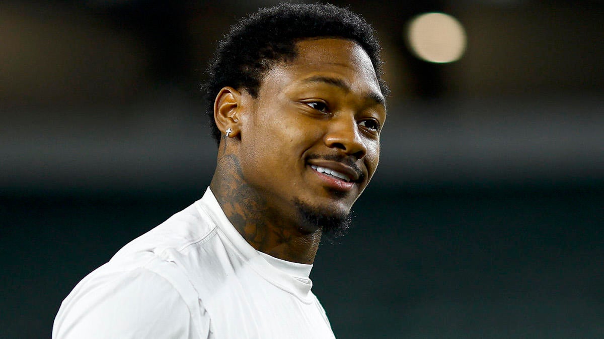 Featured image for "Stefon Diggs Pays $100,000 for Jersey Number, Becomes Free Agent in 2025: Texans' Contract Adjustments"