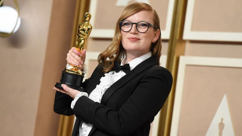 Sarah Polley's Daughter Pranks Her with Fake Oscar Return Demand