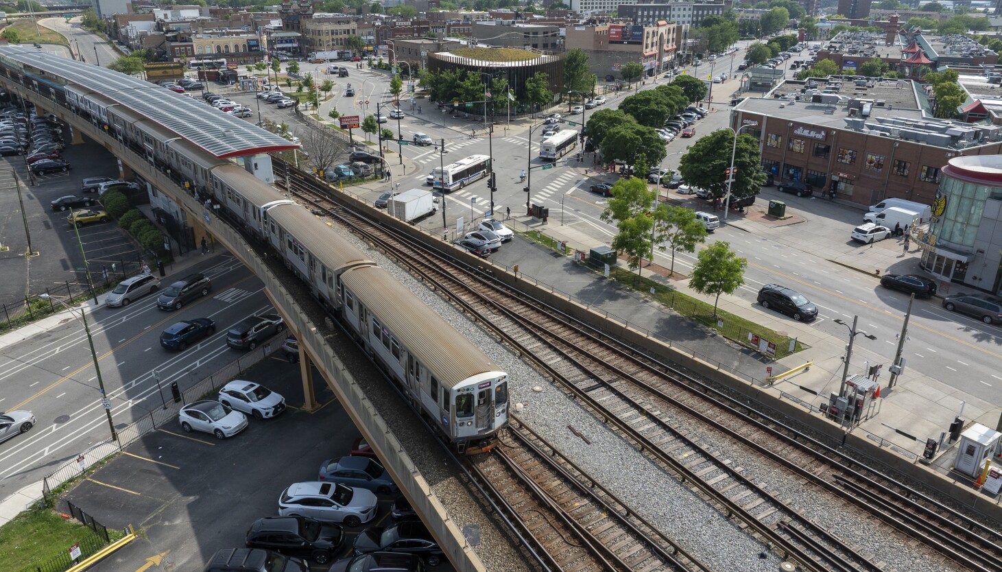 Featured image for Illinois approves $1.5B plan to overhaul Chicago-area public transit