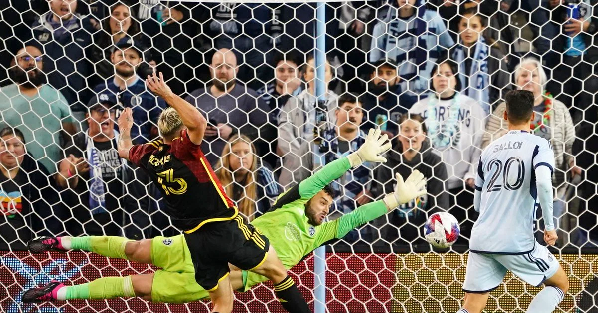 Jordan Morris leads Sounders to victory over Sporting KC.