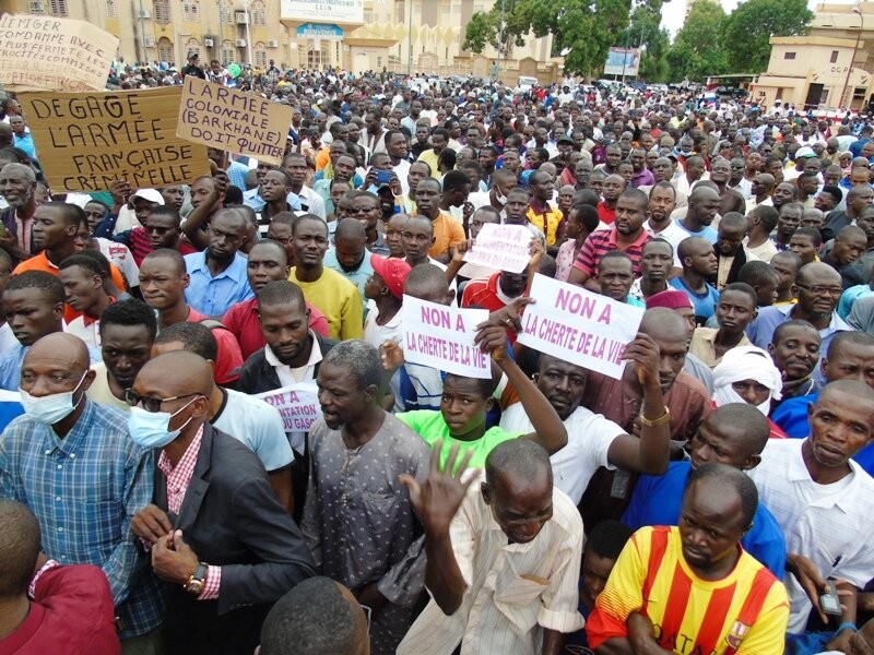 "France's Colonial Legacy, US Security Concerns, and Russian Intrusion: Impact on Niger's Political Landscape"