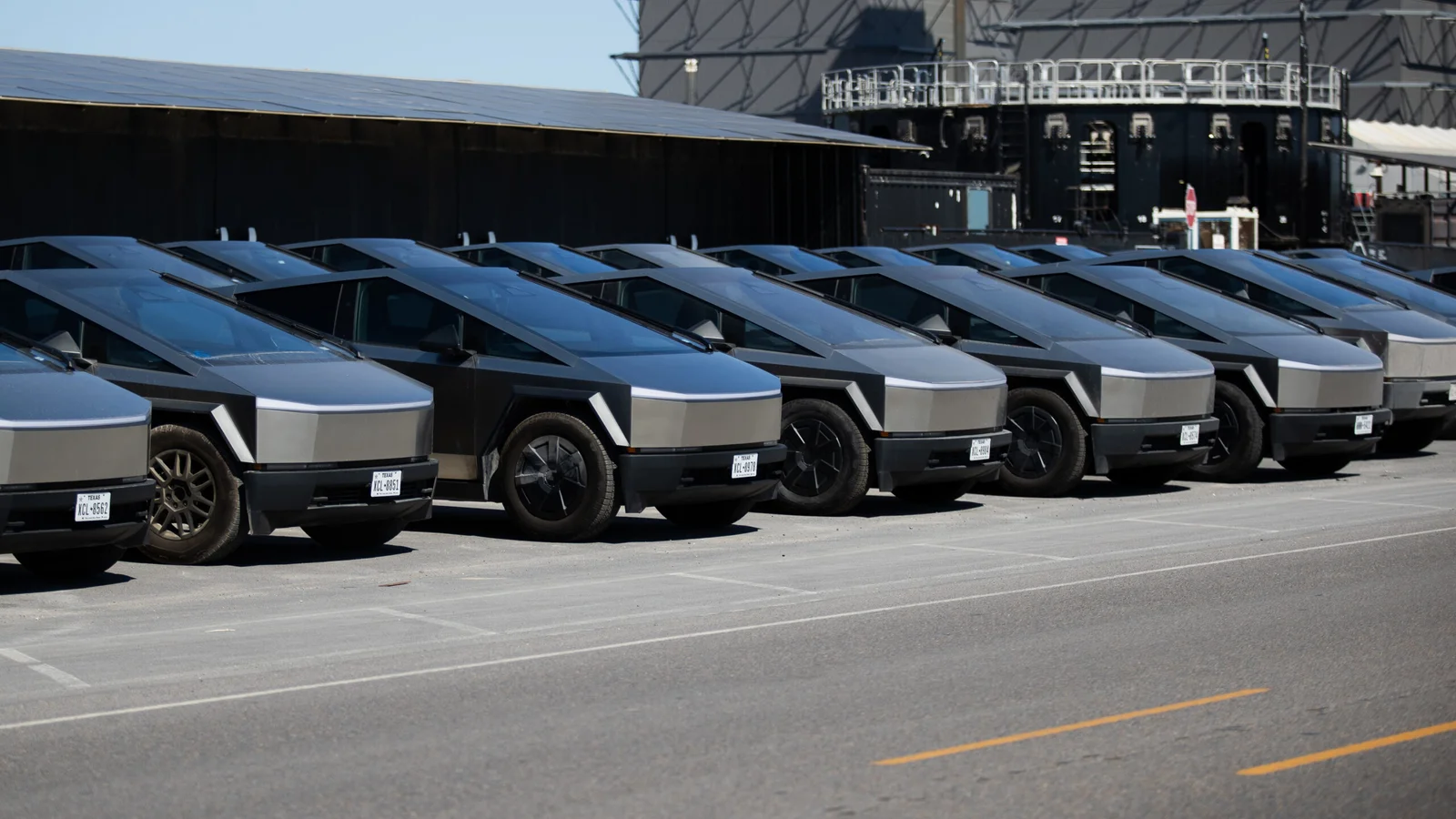 Tesla Cuts Cybertruck Prices to Jump‑Start Sluggish Demand for Unpainted Steel