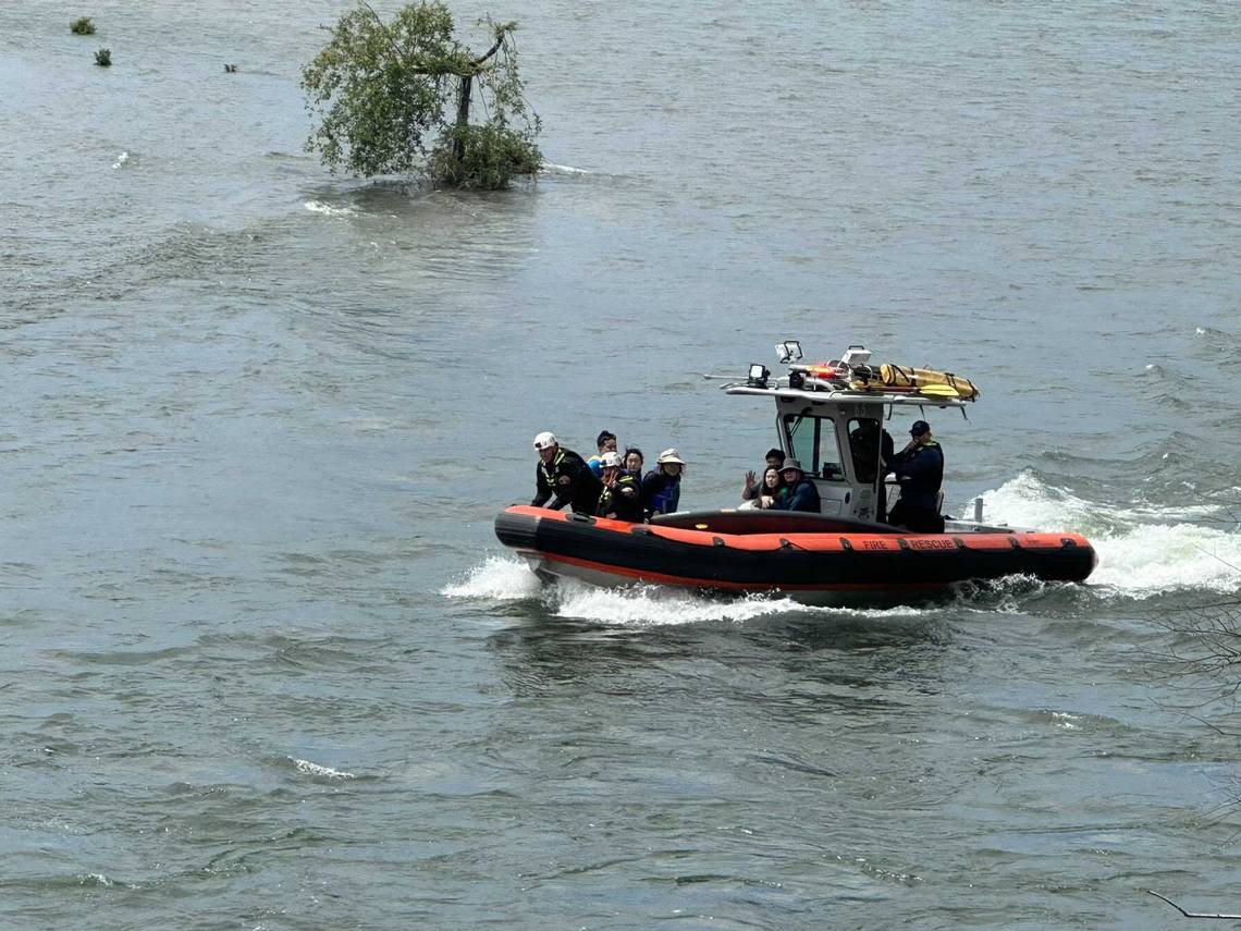 Featured image for Heat wave sends crowds to Sacramento-area waterways to beat the scorching temperatures