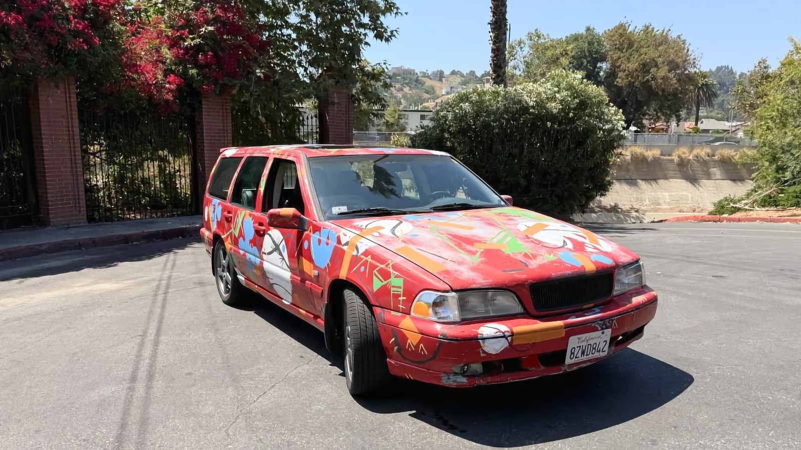 Featured image for Is the $2,999 1998 Volvo V70 a Hidden Art Car Deal?