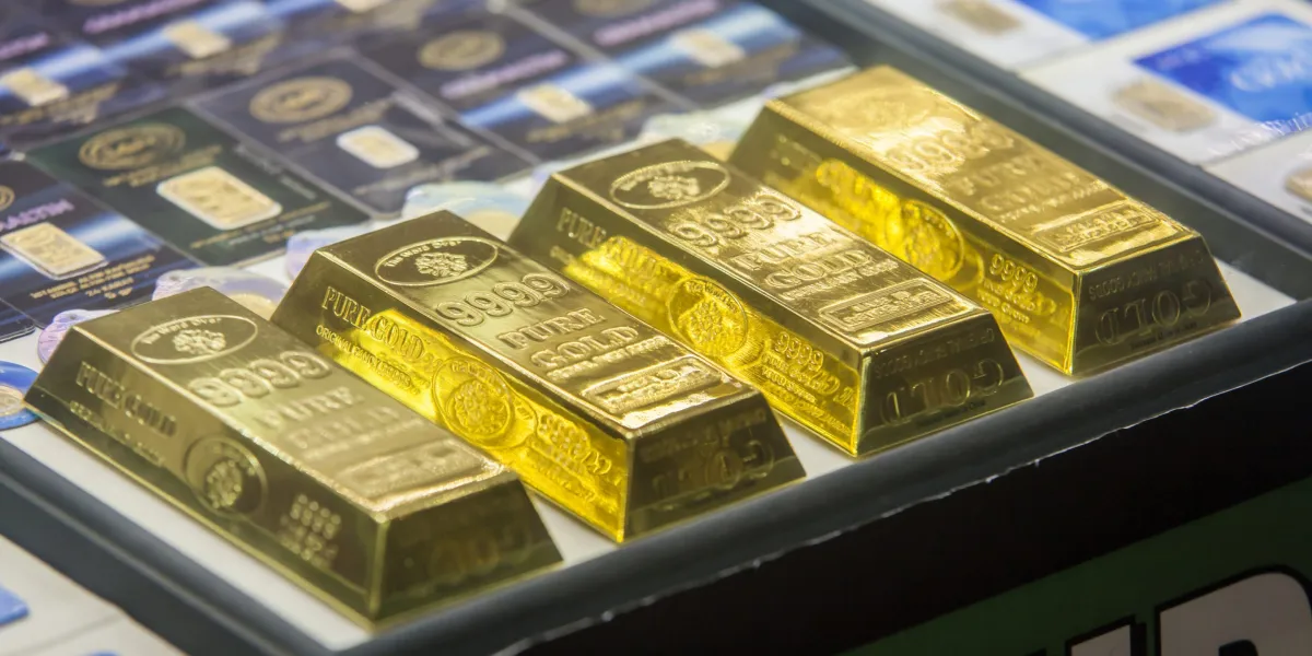 Gold Prices Poised for Record Highs Amid Geopolitical Tensions and Speculation