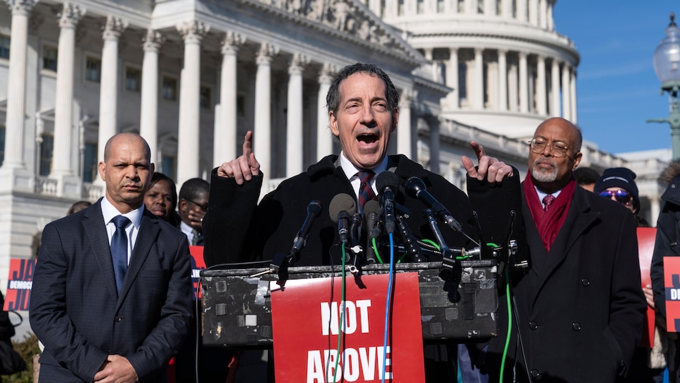 Featured image for "Shifting GOP Stance on Jan. 6 Fuels Trump's Political Resurgence"