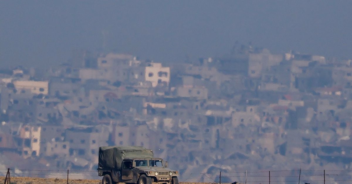 "Israeli Strikes on Rafah Houses Leave 20 Dead, Escalating Israel-Palestine Conflict"