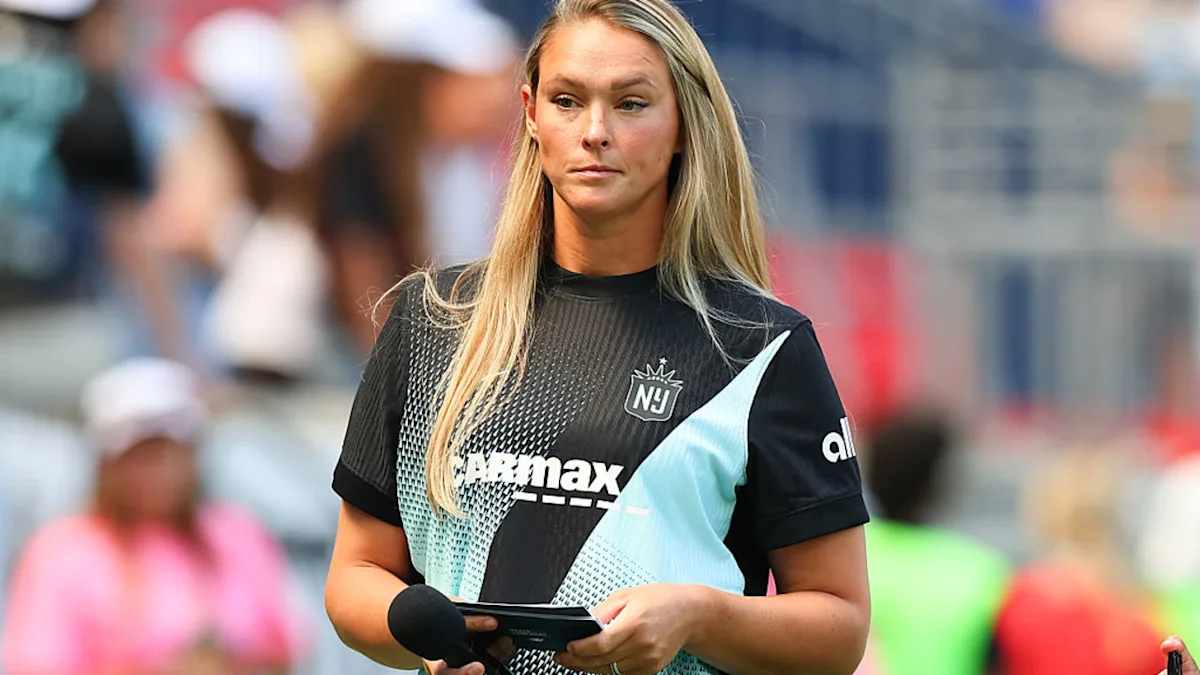 Featured image for Kylie Kelce Questions Travis Kelce's Claim of No Fights with Taylor Swift