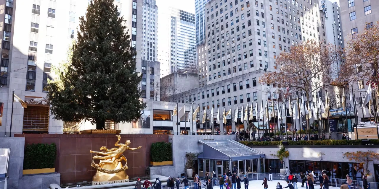 Featured image for U.S. Stock Futures Dip Amid Mixed Market Trends