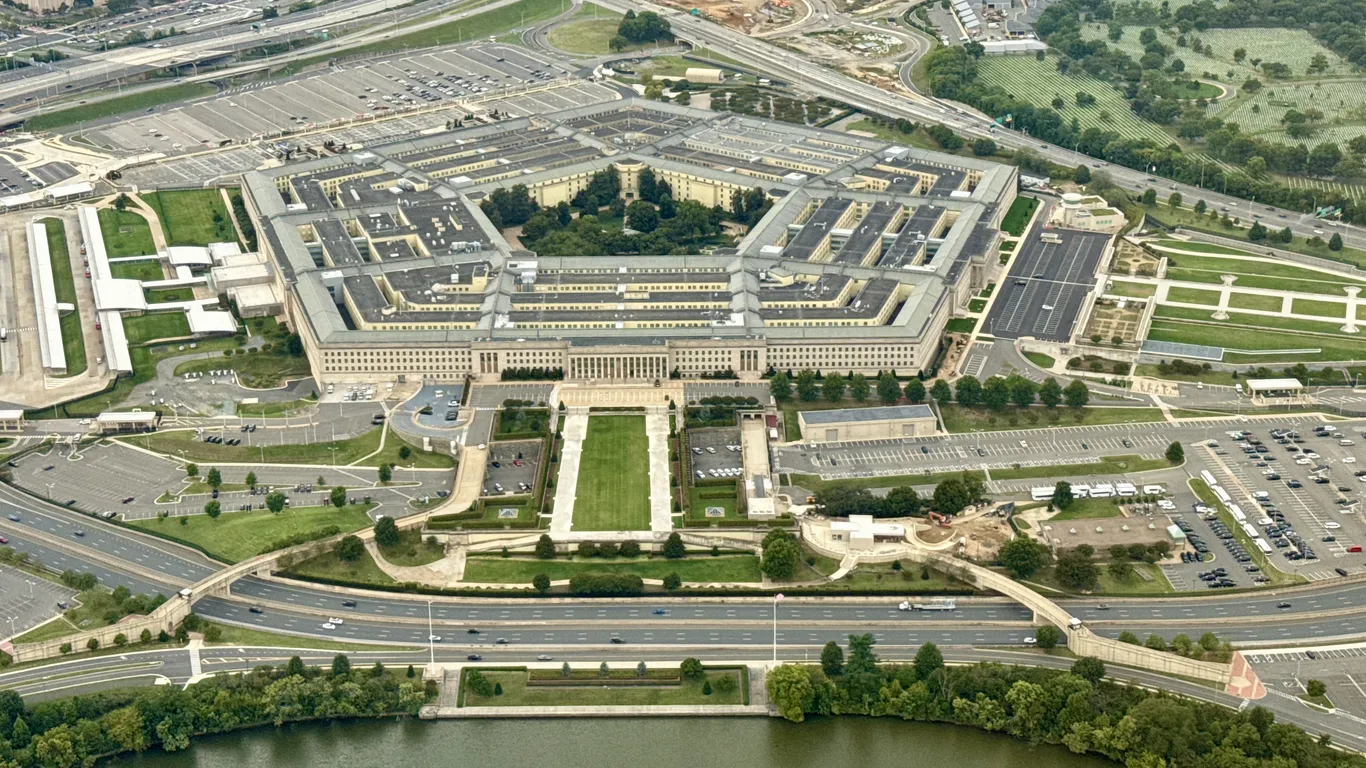 Featured image for Pentagon Tightens Media Restrictions and Enforces New Reporting Pledges