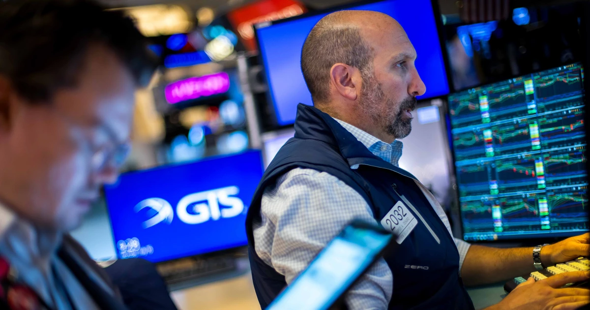 "Dow Hits Record High Amid Trump Assassination Attempt"