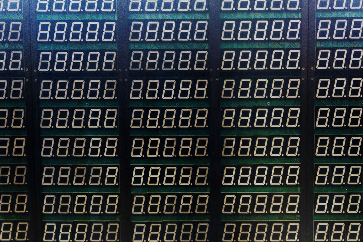 Featured image for Chinese Stocks Fluctuate Amid Mixed Economic Signals and Stimulus Hopes